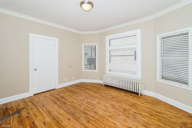Building Photo - 4 br, 2 bath House - 670 Hawthorne Ave E