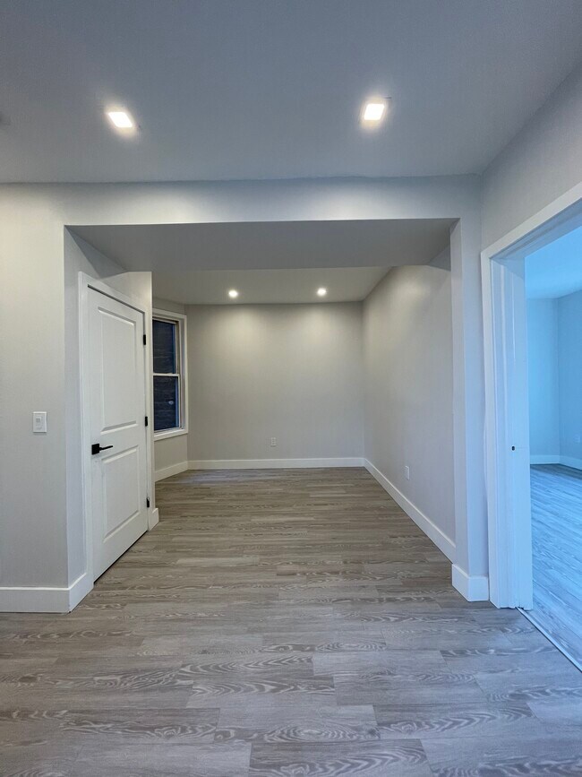 88 Wallis Ave 3R - 80 Wallis Ave