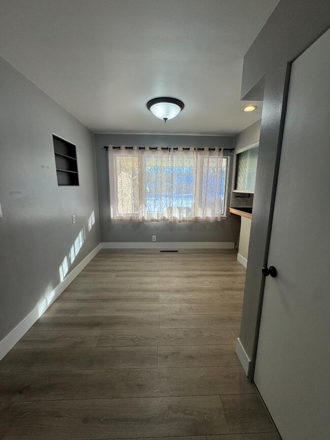 Building Photo - 513 N Ottawa Rd