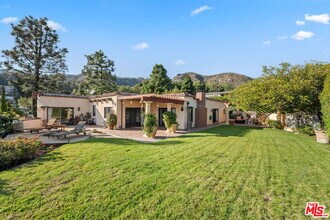 Building Photo - 1344 Bienveneda Ave