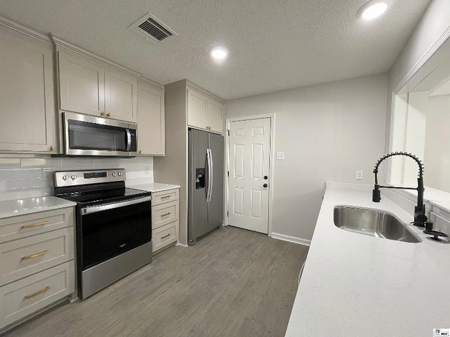 Foto del edificio - 121 Clearwater Cir