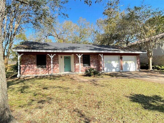 Building Photo - 322 Wisteria St