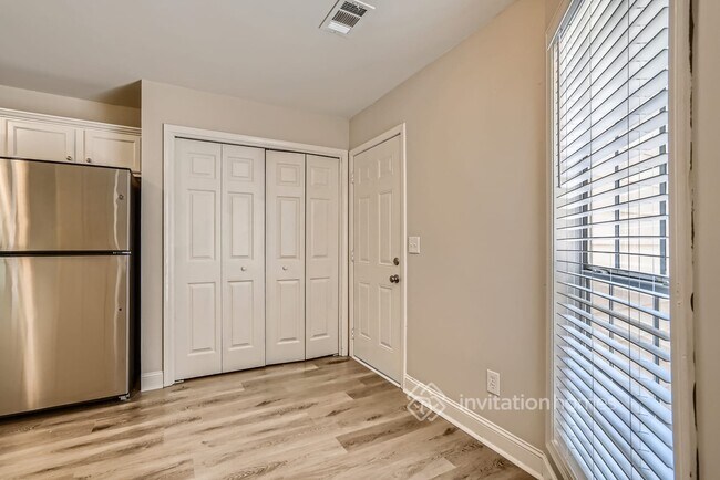 Building Photo - 7470 Hunters Ridge Dr