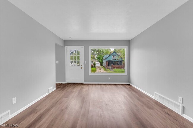 Foto del edificio - 16605 Glenpark Ave