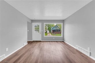Building Photo - 16605 Glenpark Ave