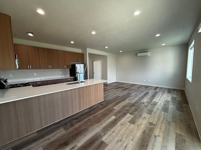 Foto del edificio - 2422-2422 Leonard Ln