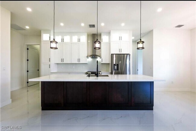 Foto del edificio - 2000 Curry Ave N