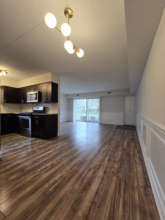 Foto del edificio - 10702 S Depot St