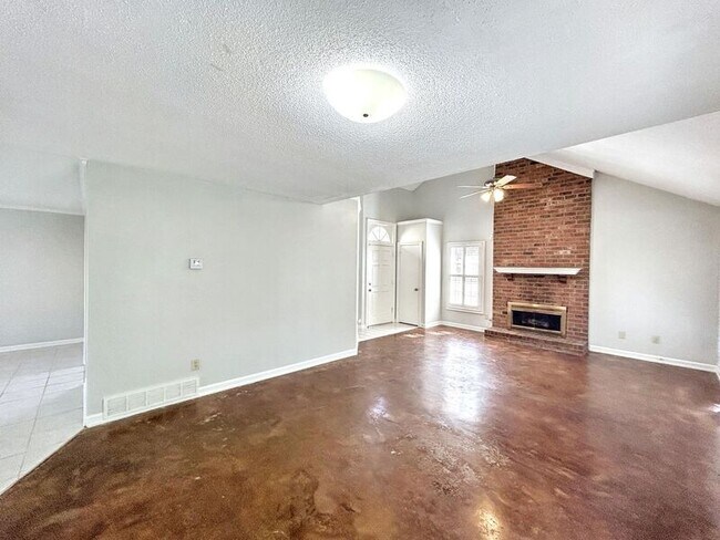 Foto del edificio - 1474 Wood Trail Cir