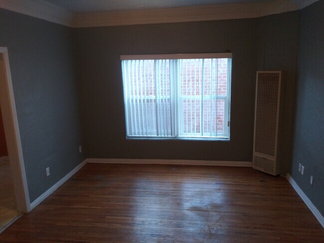 Building Photo - 1414 Cravens Ave