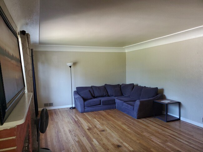 Living Room - 2114 10th Street Rd