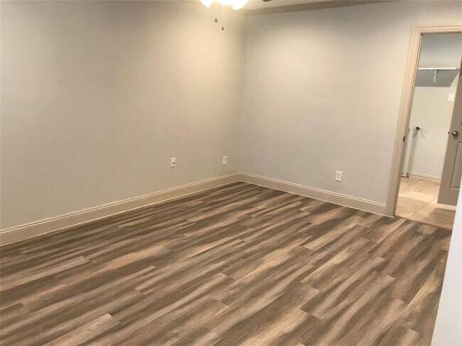 Building Photo - 221 Mildred Ln