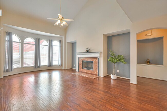 Building Photo - 1007 Riverchase Dr