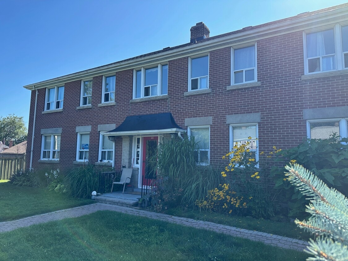 Primary Photo - BRIGHT AND SPACIOUS 2-BEDROOM APARTMENT FO...
