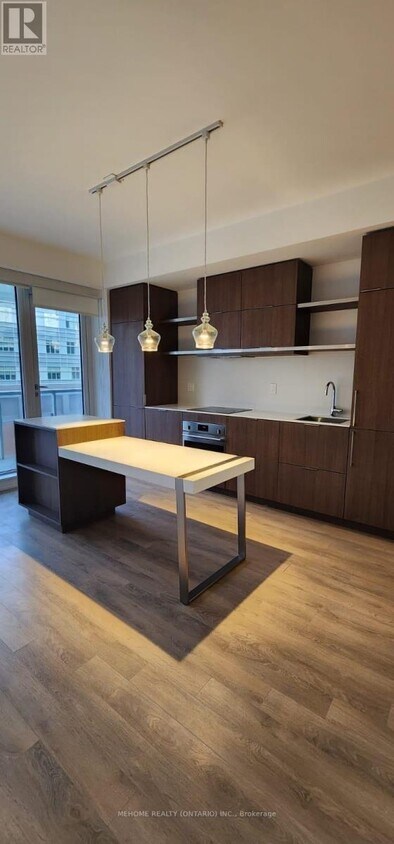 Primary Photo - 197 Yonge St