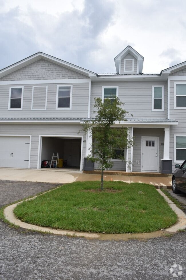 Building Photo - 402 Date Palm Ln
