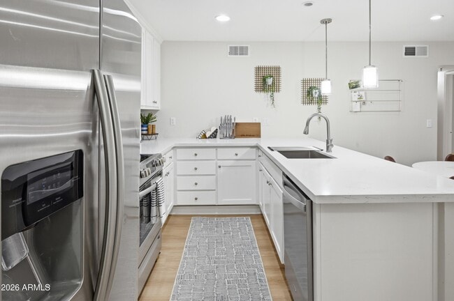 Foto del edificio - 4704 E Paradise Village Pkwy N