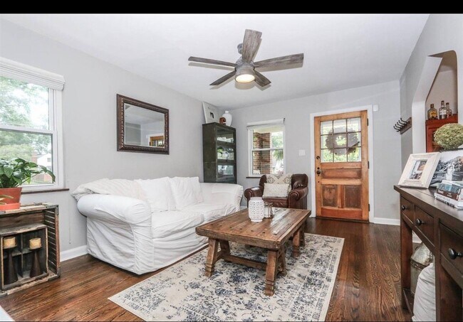 Foto del edificio - 3868 Belmont St
