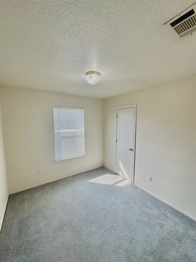 Building Photo - 2702 Edgefield St