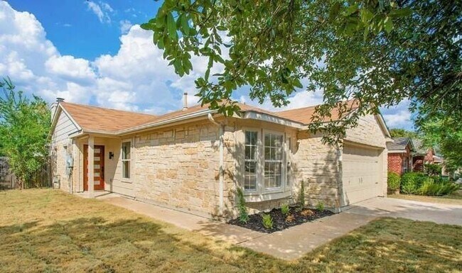 Building Photo - 900 Twisted Fence Dr