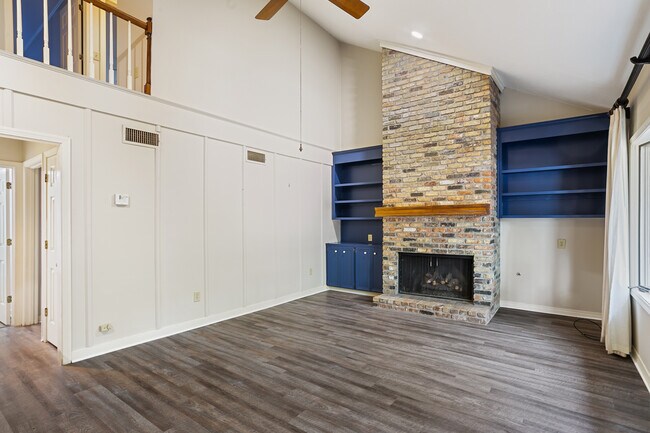 Living Room - 4209 Roxbury Rd