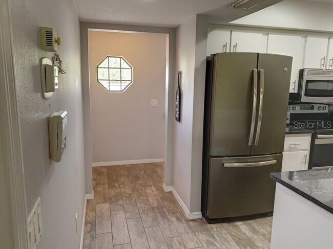 Building Photo - 1355 Saxony Cir