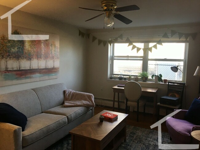 Building Photo - 6/1 Modern 2BR apartment near B/C trains, ...