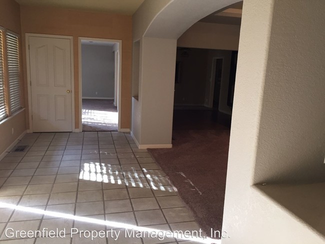 Building Photo - 8855 E Kettleman Ln