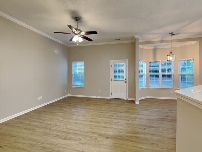 Foto del edificio - 7931 Ebony Rd