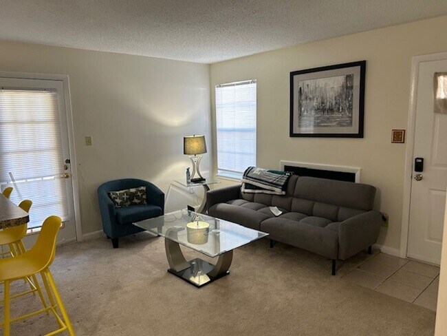 Foto del edificio - ***2 BED Condo Centrally located!!