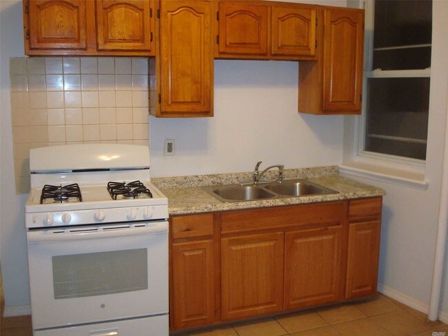 Foto del edificio - 914 Dumont Ave