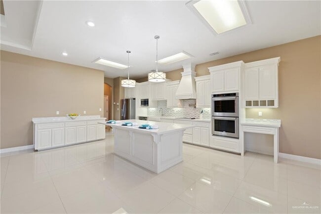 Building Photo - 29 El Caribe Cir S