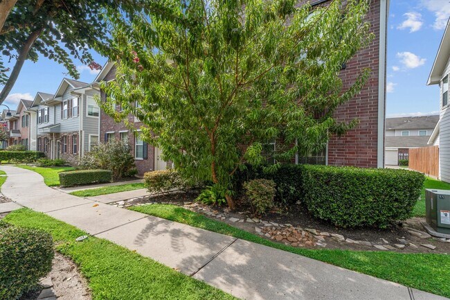 Building Photo - 2131 Kemah Village Dr