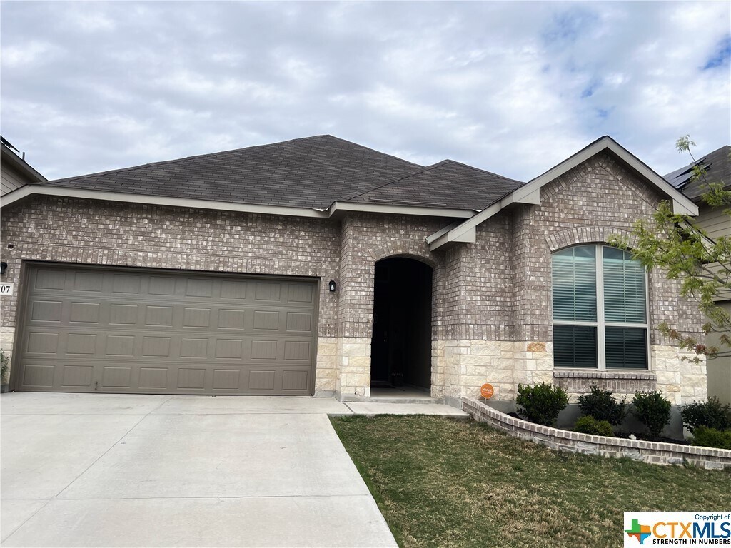 Foto principal - 6807 Comanche Post