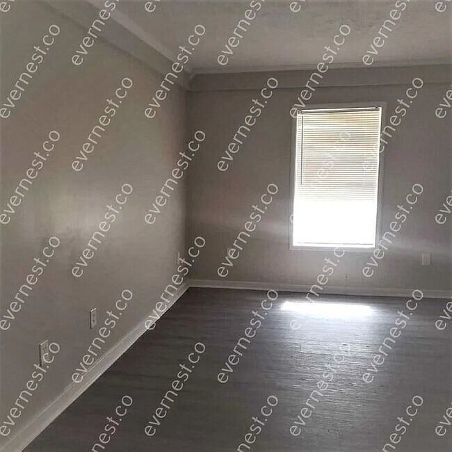 Foto del edificio - 475 Lowe Cir