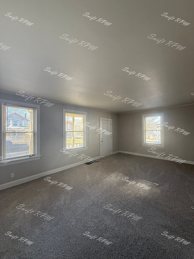 Building Photo - 909 3rd Ave