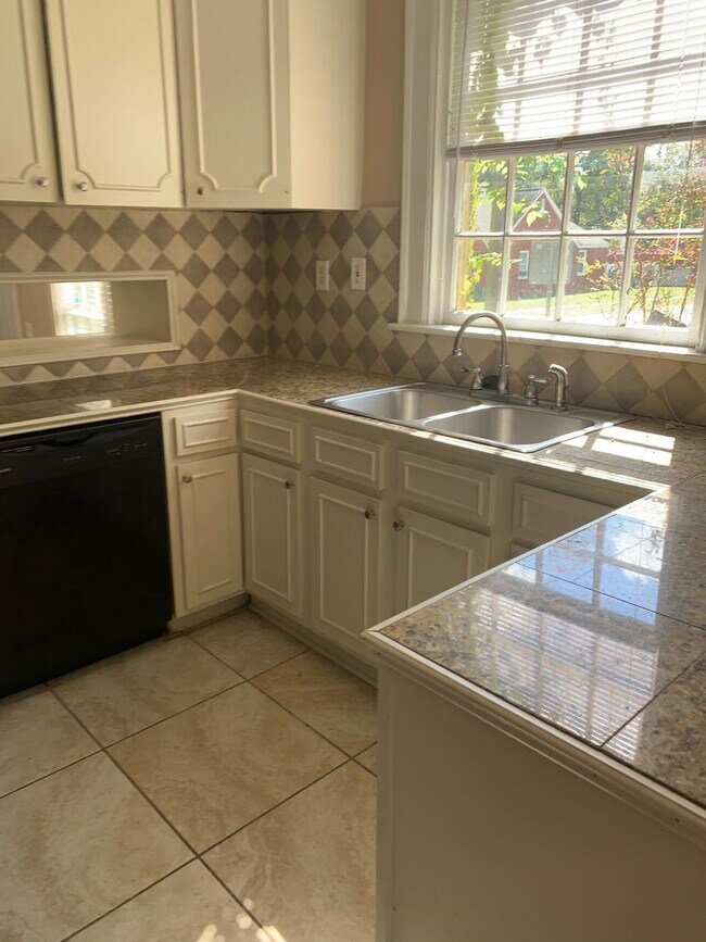 Foto del edificio - 3485 Wellington Rd