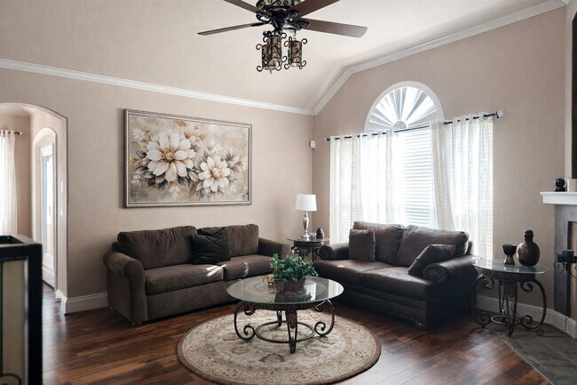 Foto del edificio - 3915 Markspring Ln