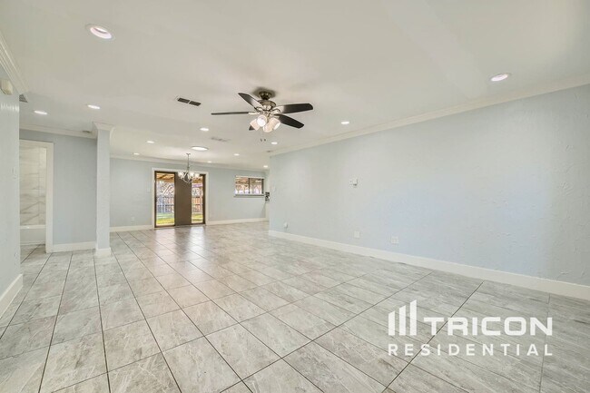 Building Photo - 1806 Acosta St