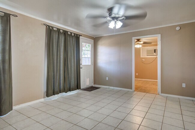 Foto del edificio - *MOVE-IN SPECIAL* Half off First Month