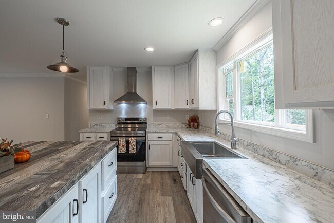 Building Photo - 307 Larkspur Rd