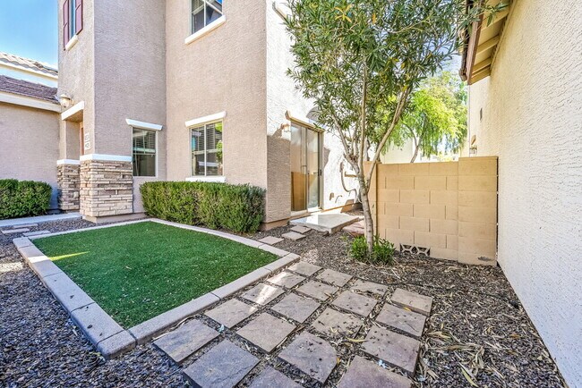 Foto del edificio - 10324 W Sands Dr