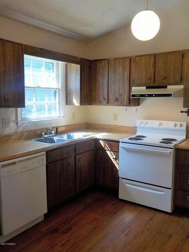 Building Photo - Nice 3 Bedroom Home in Deerfield-120 Hunti...