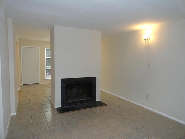 Foto del edificio - 8320 Augustine Dr