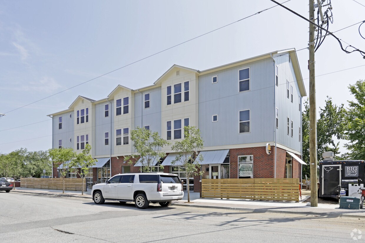 Building Photo - AMPM LLC