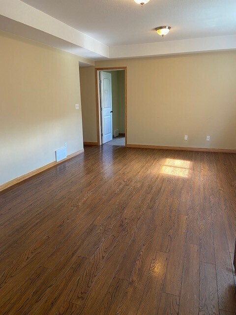 Photo du bâtiment - 2 Bed 1 Bath Unit in Olds, AB