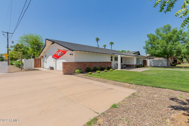 Building Photo - 302 W Frier Dr