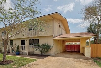 Building Photo - 5211 Thunderbird St