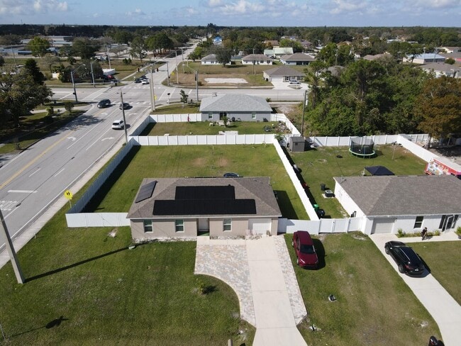 Foto del edificio - 402 NE Mainsail St