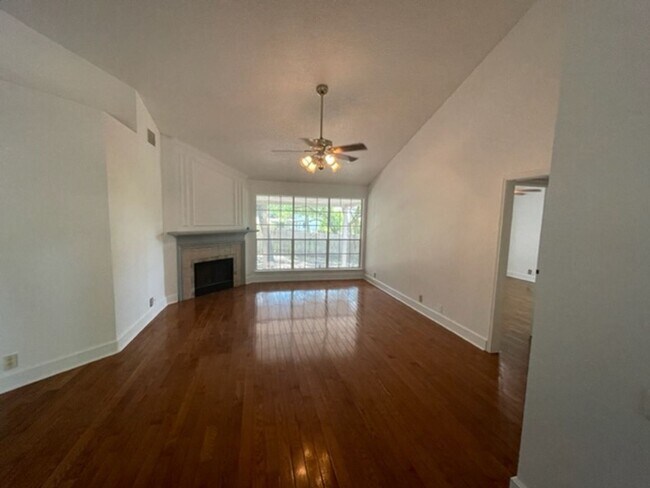 Building Photo - 4 br, 2 bath House - 822 Amberstone Drive